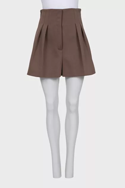 High-waisted pleated shorts