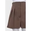 High-waisted pleated shorts