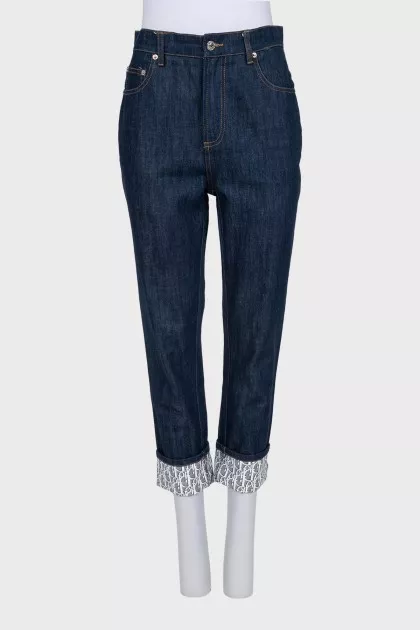Cropped jeans with white cuffs