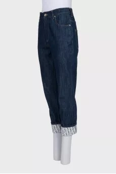 Cropped jeans with white cuffs