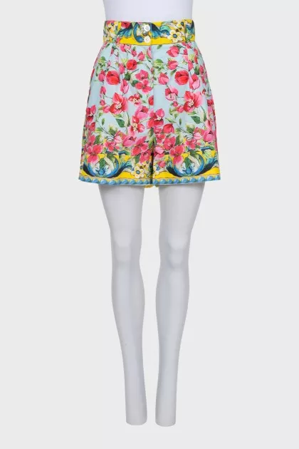 High-waisted shorts in a floral print