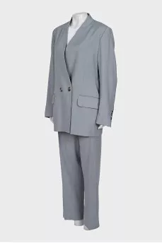 Gray suit with straight trousers
