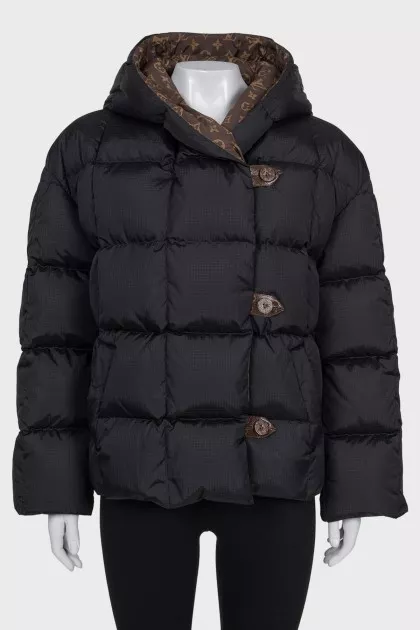 Straight button down jacket with tag