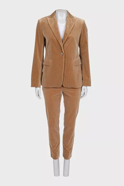 Velvet suit consisting of a jacket and cropped trousers