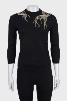Fitted jumper decorated with beads