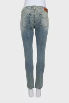 Tapered jeans with a distressed effect