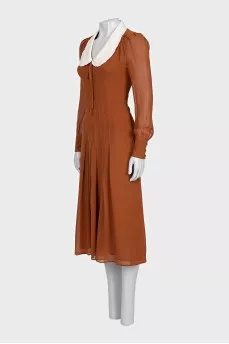 Brown dress with a white collar