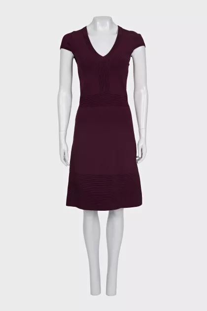 Fitted dress with short sleeves