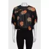 Cropped loose-fitting blouse with a print