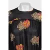 Cropped loose-fitting blouse with a print