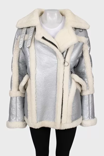 Loose-fitting silver sheepskin coat