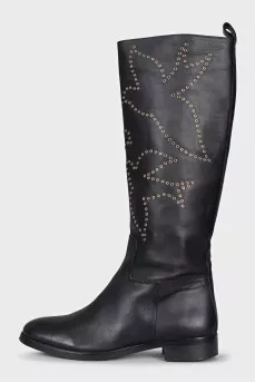 Leather boots decorated with eyelets