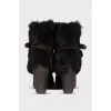 Suede ankle boots decorated with fur