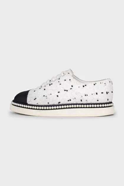 White textile sneakers with a contrasting toe