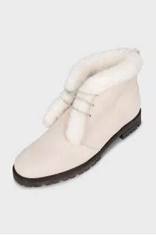 Insulated beige suede boots with tag