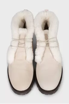 Insulated beige suede boots with tag