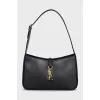 Black leather shoulder bag LE 5 À 7