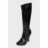 Patent leather boots with a figured heel