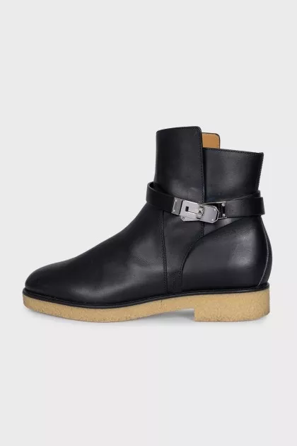 Leather boots with silver buckle