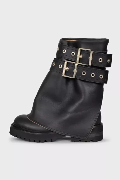 Leather boots with a patch