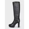 Insulated black leather boots