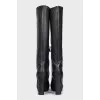 Insulated black leather boots