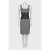 Fitted dress with a printed pattern and lace trim