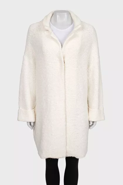 Oversized cardigan with a button