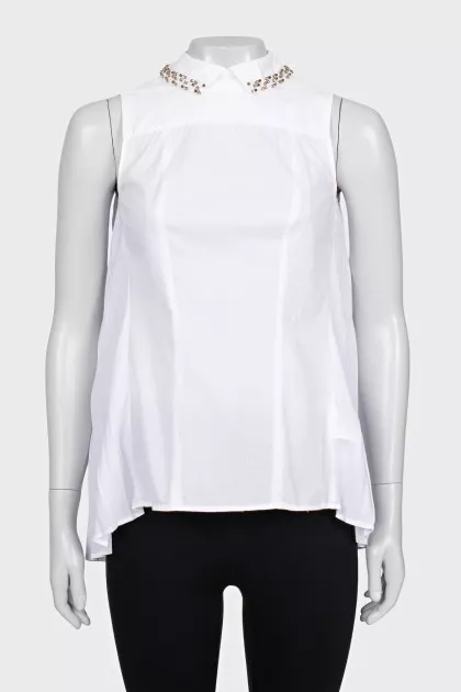 Blouse with pleats decorated with crystals