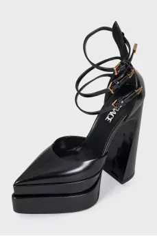 Black leather shoes Aevitas Pointy
