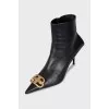 Leather ankle boots with pointed toe and logo