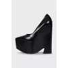 Leather wedge shoes with tag