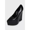 Leather wedge shoes with tag