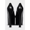 Leather wedge shoes with tag