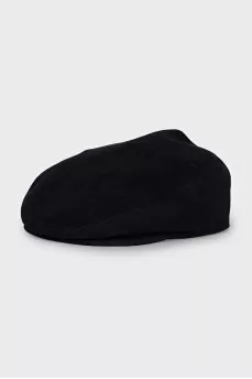 Men's black beret with tag