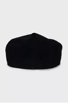 Men's black beret with tag