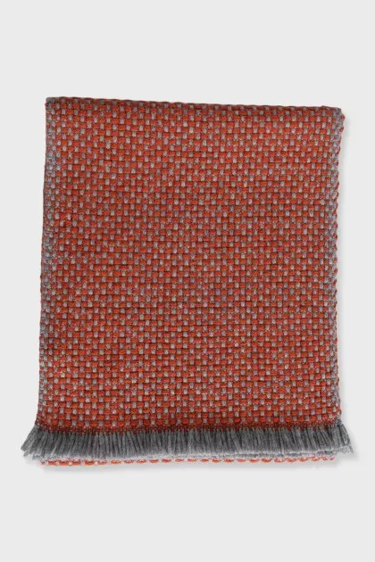 Knitted cashmere scarf with tag