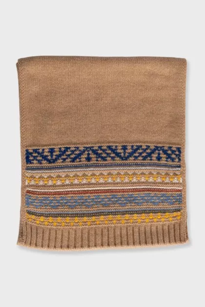 Cashmere scarf with a pattern and tag