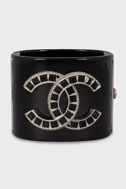 Wide bracelet decorated with crystals