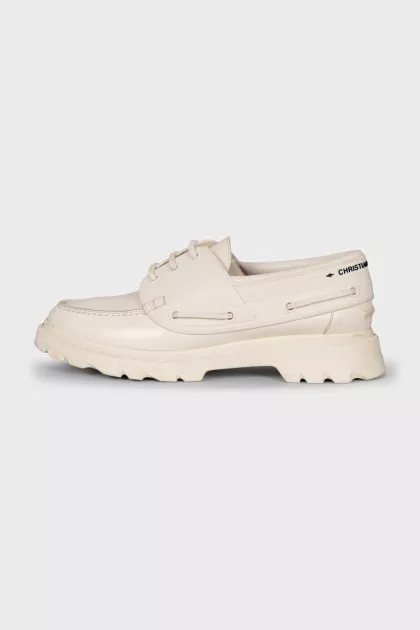 Leather lace-up shoes with logo