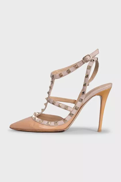 Rockstud patent leather sandals