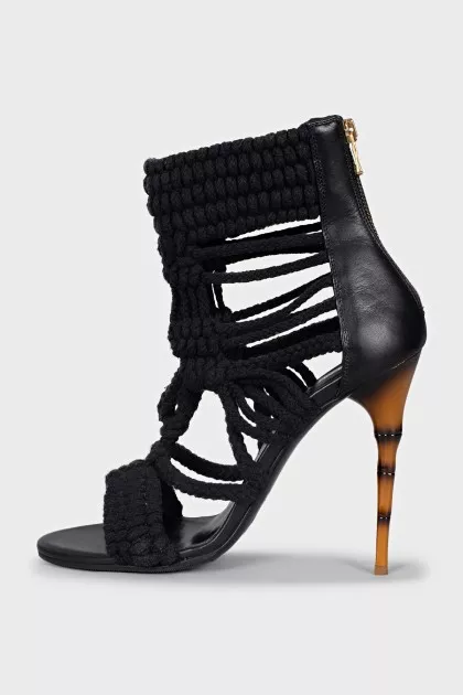 Knitted sandals with a figured heel