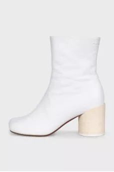 Leather ankle boots with round heels