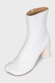 Leather ankle boots with round heels