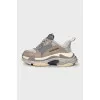 Серые кроссовки Triple S