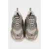 Серые кроссовки Triple S
