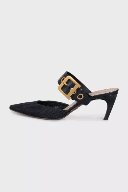 Black mules with a pointed toe