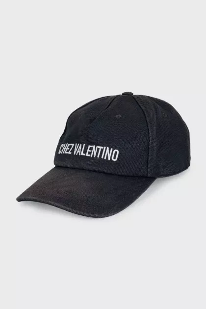 Black cap with branded embroidery