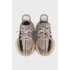 Кросівки сірого кольору Yeezy Boost 350 V2
