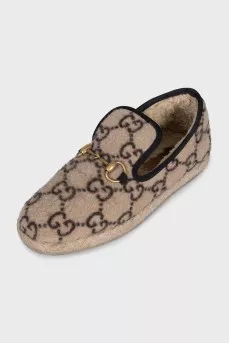 Insulated slip-ons with a signature monogram